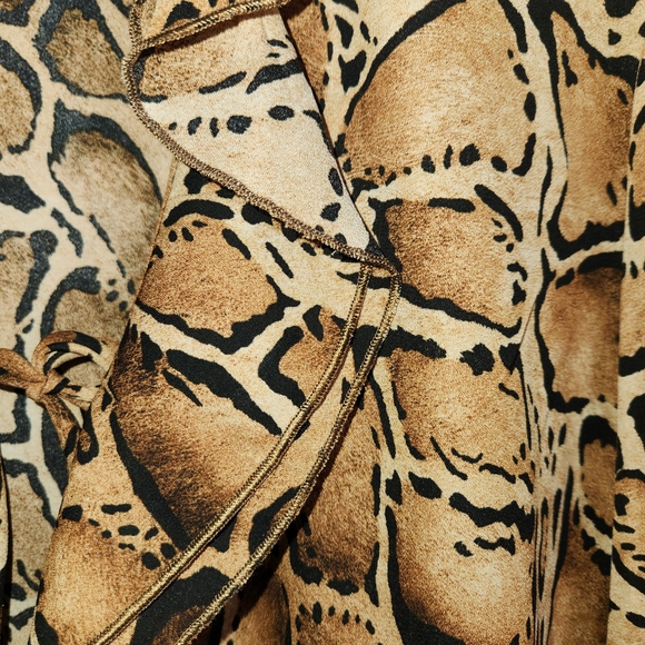 NWT Zara Animal Print Lace Up Front Ruffle Top Size L Long Sleeves Black/Brown - Picture 7 of 16